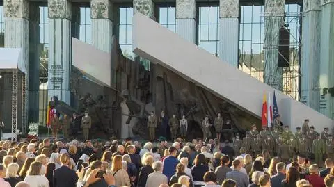 Apel pamięci przy pomniku Powstania Warszawskiego