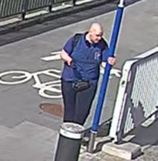 Mężczyzna jest poszukiwany przez policję