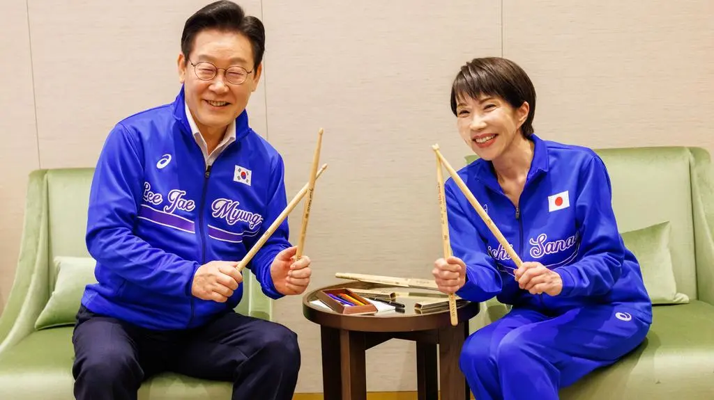 Prezydent Korei Południowej Li Dze Mjung i premierka Japonii Sanae Takaichi po wspólnym występie