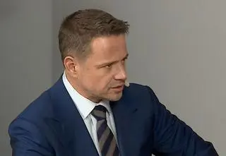 Cztery na osiem, podpisu brak. Z czym zgodził się Trzaskowski