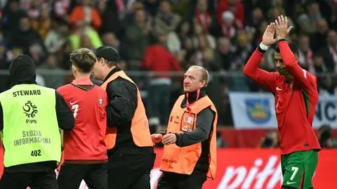 Zamieszanie na boisku podczas zmiany Ronaldo