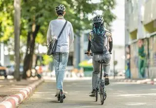 Prawo jazdy dla 17-latków i obowiązkowe kaski. Jest decyzja rządu