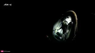 Personel statków ratunkowych sprawdza stan Dragona.