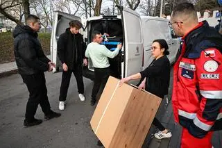 Mieszkańcy Farbiarskiej 2 wynosili swój dobytek 