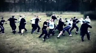 "Były śmierci, ciężkie okaleczenia". Kto chodzi na kibolskie bijatyki?