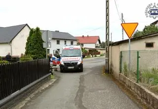 13-latek na hulajnodze uderzył w ogrodzenie. Trafił do szpitala