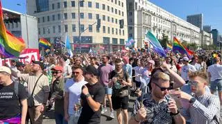 Uczestnicy Parady Równości na ulicach Warszawy