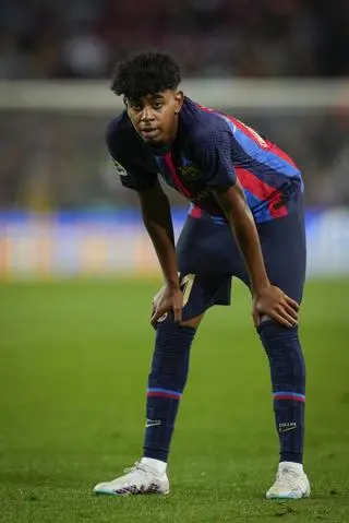 Lamine Yamal podczas debiutu w pierwszej drużynie Barcelony, kwiecień 2023 