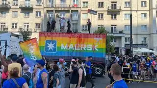 Uczestnicy Parady Równości na ulicach Warszawy