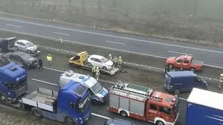 Na miejscu wypadków i kolizji działają służby