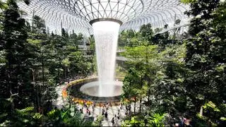 Lotnisko Changi w Signapurze, wodna atrakcja wewnątrz budynku 