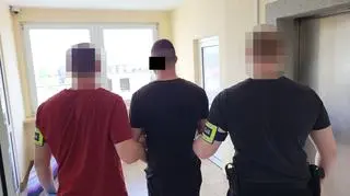 Oprócz 14-latki zatrzymano też 25-latka, który pod koniec maja odebrał od oszukanej 82-letniej mieszkanki Włocławka kilkadziesiąt tysięcy złotych