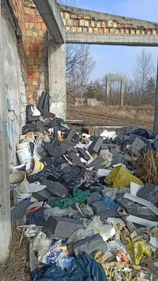 Dokumenty wojskowe na prywatnej posesji