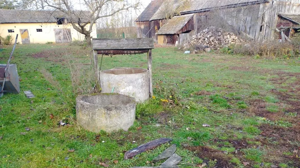 Mężczyzna wpadł do studni