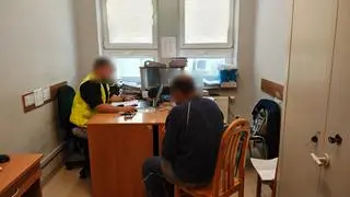 Policjanci zatrzymali obywatela Afganistanu, który szedł pieszo po drodze ekspresowej S8