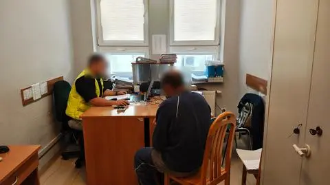 Policjanci zatrzymali obywatela Afganistanu, który szedł pieszo po drodze ekspresowej S8