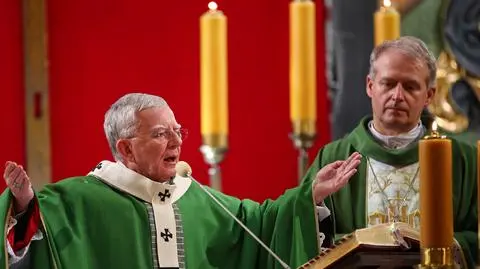 Abp Marek Jędraszewski (z lewej) i ks. Dariusz Raś
