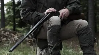 Myśliwy został postrzelony na polowaniu, zmarł. Jego kolega stanie przed sądem