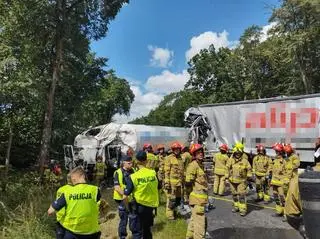 Zderzenie ciężarówek, nie żyje jeden z kierowców