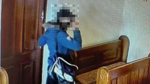 Mężczyzna wszedł do kaplicy i zabrał pieniądze