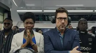 Samson Kayo, Sarah Niles i Javier Bardem w "F1: Film" (reż. Joseph Krasinski)
