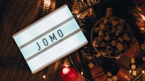 jomo shutterstock_2041034765