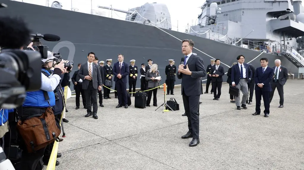 Sekretarz generalny NATO w porcie japońskiej marynarki wojennej Yokosuka
