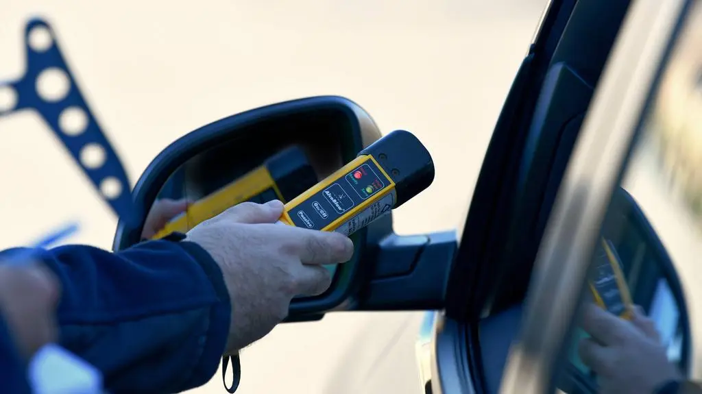 Pięć osób w aucie, jedna trzeźwa. Kierowcę "odcięło"