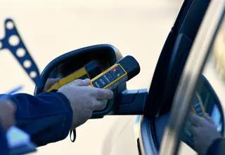 Pięć osób w aucie, jedna trzeźwa. Kierowcę "odcięło"