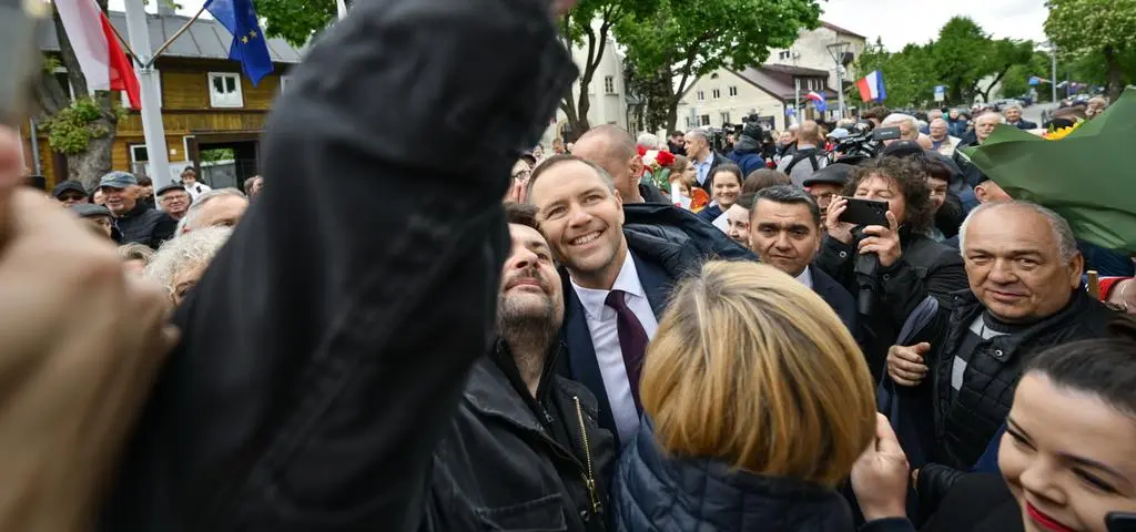 "Ma więcej do ukrycia". To "bomba, która wybucha" pod kampanią Nawrockiego