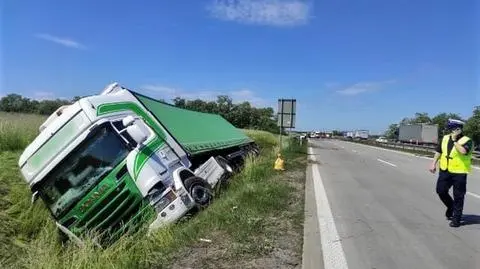 Stracił panowanie nad tirem, zjechał do rowu. Zginął na miejscu
