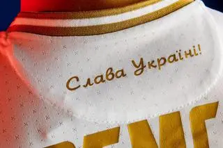 "Chwała Ukrainie!". Taki napis widnieje na koszulkach reprezentacji ukraińskiej 