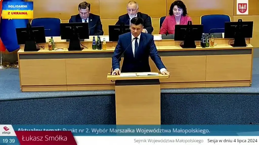 Łukasz Smółka w czasie sesji sejmiku małopolskiego