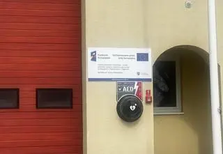 Szła z wnukiem, upadła na jezdnię. Z pomocą ruszyli świadkowie