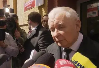 Kaczyński opuścił prokuraturę. "Szczegółowe pytania", ale żadne "nie zaskoczyło"