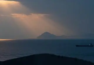 Rynki reagują na atak na Iran i wstrzymany ruch w cieśninie Ormuz