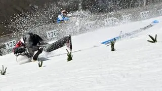 Groźne przywitanie z Planicą. Słoweński skoczek po upadku zabrany do szpitala