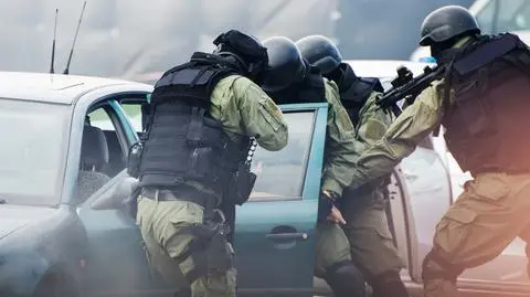policja cwiczenia shutterstock_1333442810