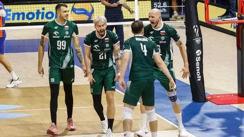 Kontrowersyjne stroje polskich siatkarzy. "Barwa szlachetna"