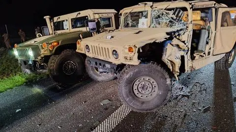 Wypadek na A2. Bus uderzył w pojazd wojsk amerykańskich, trzy osoby ranne