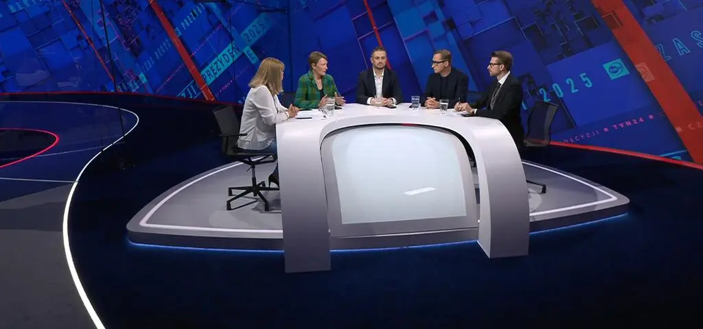 Nawrocki wygrywa w sondażu. W TVN24 specjalne wydanie "Loży prasowej"