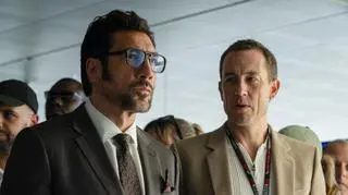 Javier Bardem i Tobias Menzies w "F1: Film" (reż. Joseph Kosinski)