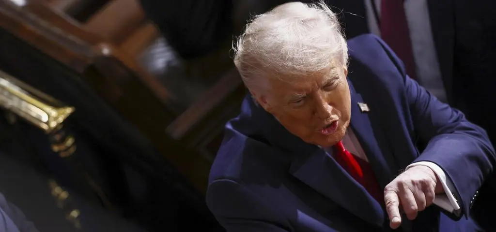 Nie wstali, gdy chciał, potem zaczęli się śmiać