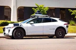 Pięć lat temu autonomiczne taksówki Waymo zadebiutowały w USA