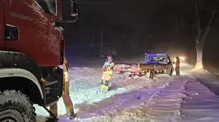 Samochody utknęły na drodze