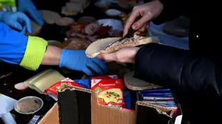 Poles are helping Ukrainian refugees