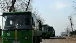 Zniszczone przez Rosjan autobusy przygotowane do ewakuacji ludności cywilnej