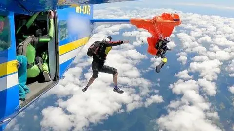 Spadochroniarz w Australii utknął na stateczniku