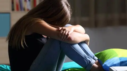 dziewczyna depresja zalamanie smutna nastolatka shutterstock_627399989