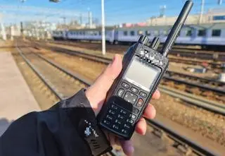 Zatrzymywał pociągi na mostach. Wpadł na gorącym uczynku